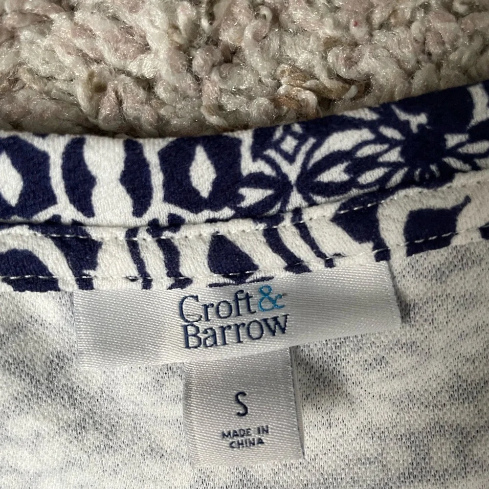 Croft & Barrow Sleeveless Blue and White Work Top - Size S - 95% Polyester - Picture 2 of 5